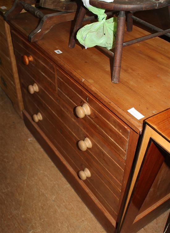 Pine chest of drawers